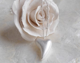 Grosser Herzanhänger silber, Herzchenkette silber, diamantierte Silberkette mit Herz in matt silber, Silberherzchen, Geschenk für Sie