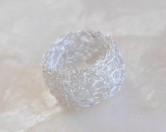 Silberring schmal gehäkelt, Bandring silber, Drahtschmuck, gehäkelter DrahtringFeinsilber, schmaler Ring silber, crochet wire jewelry,