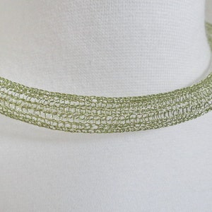 Grüner Halsreif gestrickt, Choker necklace green, kurze Kette gehäkelt, grüner Halsreif gehäkelter Drahtschmuck crochet wire jewelry Bild 6