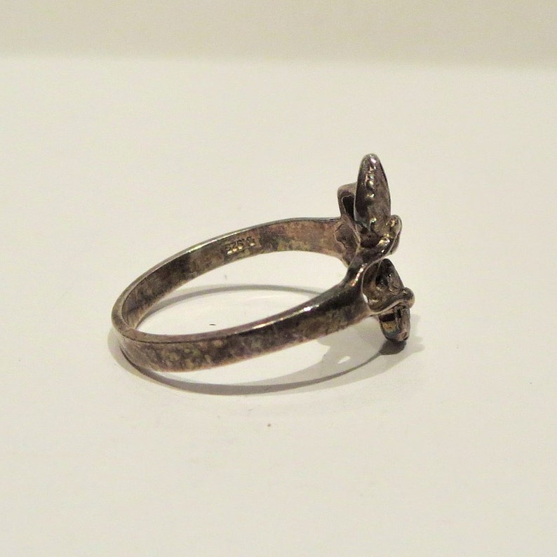 Size 8 Sterling Silver Pebbled Etched Leaf Ring