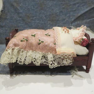 1:12 Scale Miniature Dollhouse Bed