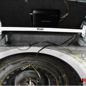 Rear Strut Bar Ultra Racing for 1987-1996 1995 1994 1993 BMW E34 (530i) 3.0 2WD Expedite