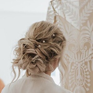 Pearl Wedding Hair Pin Bridal Hair Vine Bridal Hair Accessory Bridal Shower Gift For Her Minimalist Hair Clip Bridesmaid Gift  Hair Jewelry