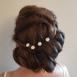 Bridal Hair Pin Pearl Flower Wedding Hair Pin Minimalist Hair Clip Wedding Hair Accessory Comb Bridal Shower Gift For Her Bridesmaid Gift