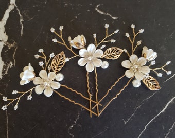 Bridal Hair Pins, Pearl Crystal Flower Wedding Hair Pins, Hair Jewelry Hair Vine Wedding Hair Accessory, White and Gold Hair Pieces