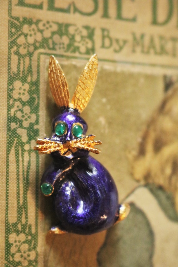 Vintage Hattie Carnegie RARE blue/purple Bunny Sig