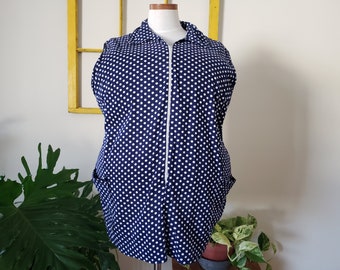 1940s sleeveless collared cotton shirt, dark blue with white polka dots, pockets, sleeveless, zippered