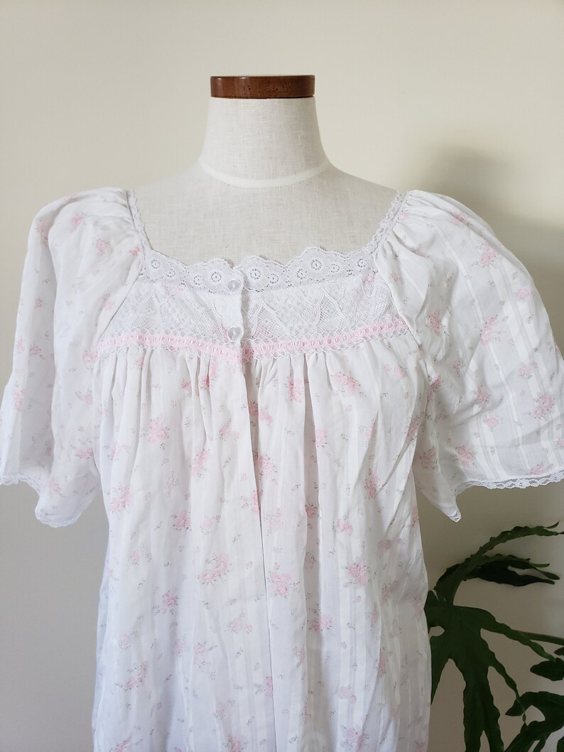 outer nightwear white lace large short sleeve 1990s pink rose and white stripe light housecoat