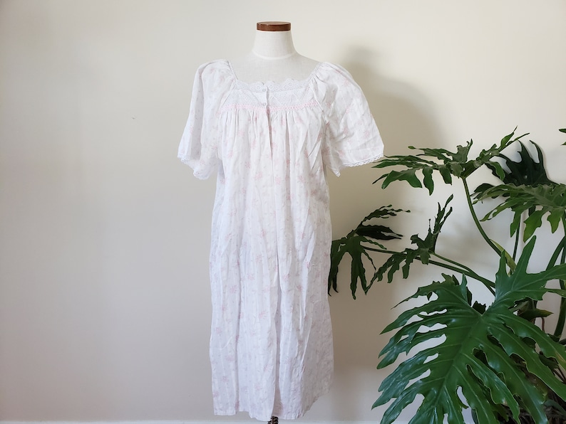 outer nightwear white lace large short sleeve 1990s pink rose and white stripe light housecoat