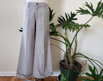 1970s blue, grey, and white houndstooth live-in highwaisted bellbottoms, small, tall, front and back pockets