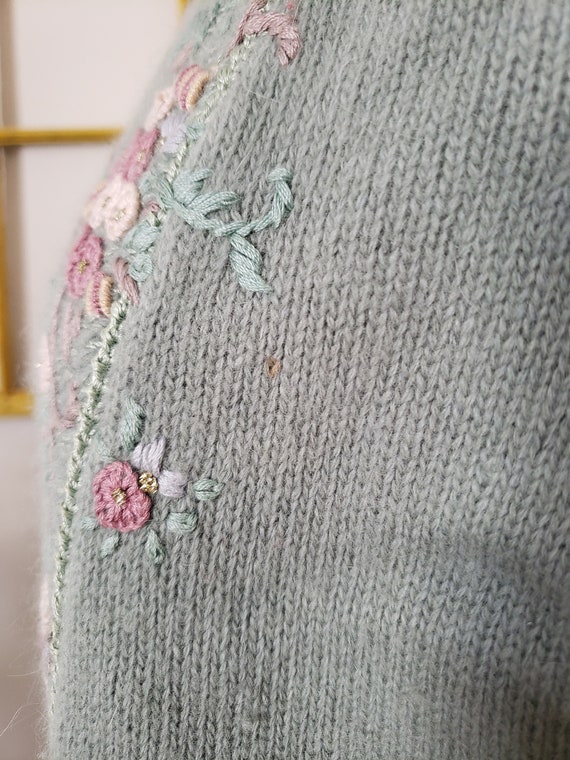 1950s sage green with pink floral embroidery, lon… - image 9