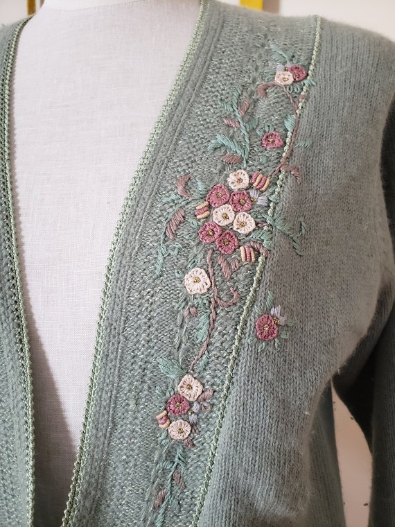 1950s sage green with pink floral embroidery, lon… - image 3