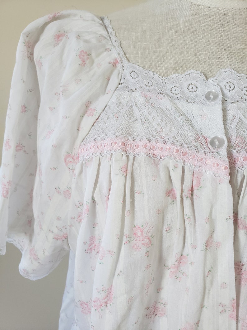 outer nightwear white lace large short sleeve 1990s pink rose and white stripe light housecoat