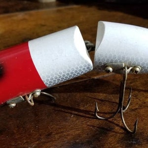 Vintage LUCKY STRIKE Canada Jointed Pikie White & Red Wood Fishing Lure  Silver Shiner ~Tackle Bait~Outdoors Fisherman Three Treble Hooks