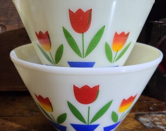 Vintage FIRE KING IVORY Tulip Splash Proof Mixing Bowls Set of Two~ 9 1/2&quot; Diameter and 8 1/2&quot; Diameter ~Mid Century Retro ~Spring Wedding