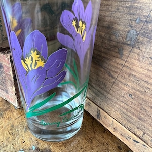 Vintage BOSCUL Spring Crocus Peanut Butter Drinking Glass~Standard Size 5" Purple Flowers GoldCenter Green Leaves~Spring Summer Wedding Gift
