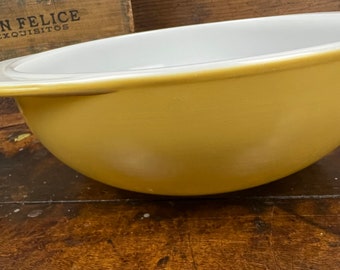Pyrex Mustard Yellow Round Casserole Dish 024 Serving Bowl Pyrex 2 Quart Ovenware Vintage Cookware Serve Ware Gift For Mom Retro Rustic Vibe