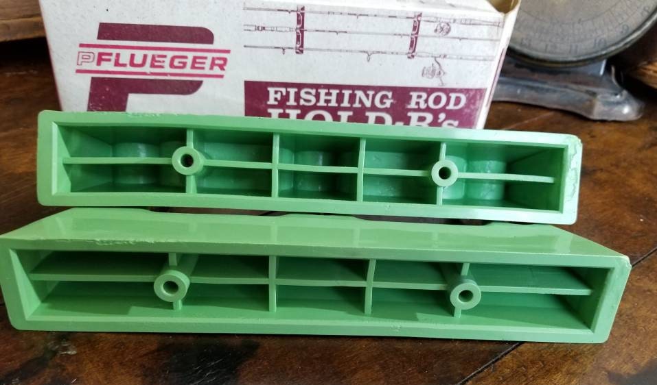 Vintage PFLUEGER ROD Holder No 251 Decoration Rustic Fisherman Gift  Advertising Green Rack With Original Box Hold-r's 