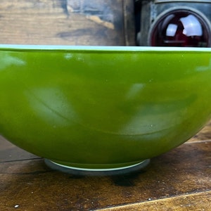 Pyrex Green Mixing Bowl Avocado Green 4 Quart Cinderella Batter Bowl 444 Vintage Casserole Cookware ServeWare Gift For Mom Wedding RetroVibe