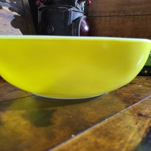 Vintage PYREX Primary YELLOW Hostess Bowl ~ 525 B ~ 2 1/2 Qt ~ Mixing Dessert BowlRetro Country Kitchen Farmhouse Decor ~ Holiday Partyware
