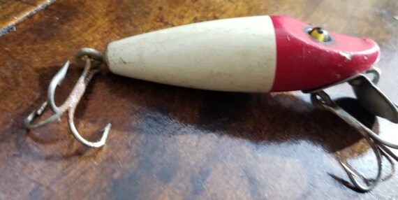 Vintage PAW PAW ?? Possibly~ Unmarked Wood Fishing Lure ~red