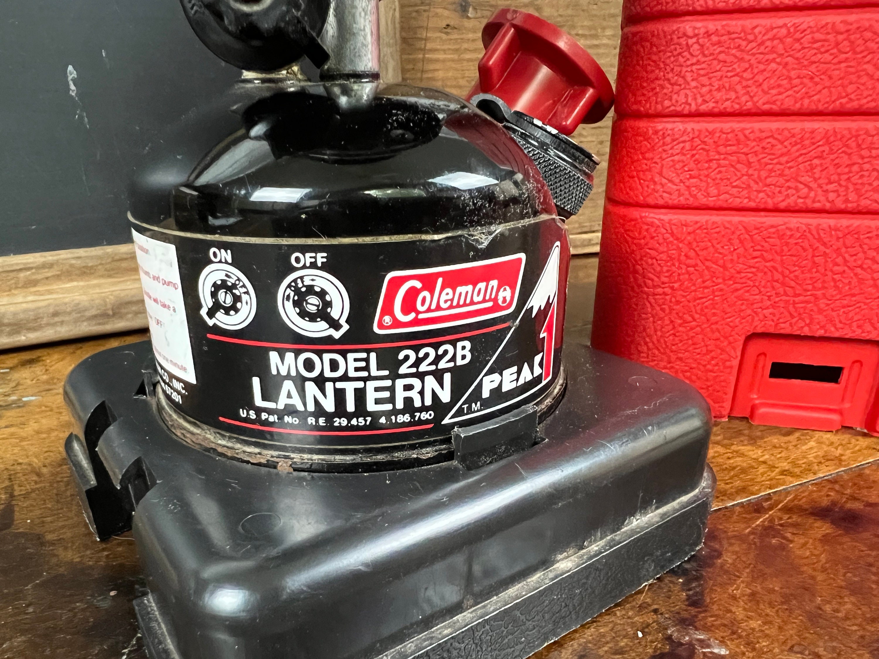 Vintage COLEMAN Lantern Model 222B Peak 1 With Carrying Case Vintage COLEMAN Lantern Model 222B Peak 1 With Carrying Case