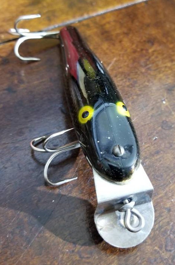 Vintage HERTER'S MINNOW Black Silver Finish Yellow Eyes Fishing Lure Finish tackle  Bait outdoors Fisherman 