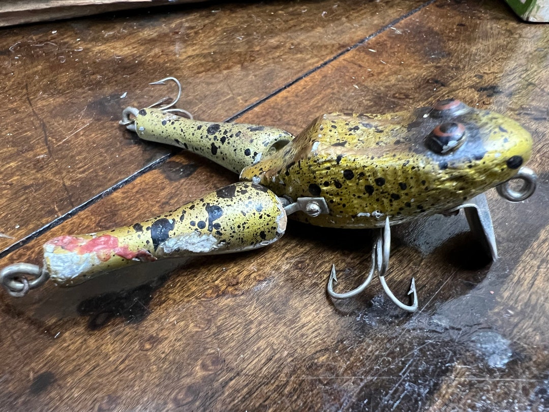 Vintage PAW PAW Wotta FROG Fishing Lure tackle Bait Green