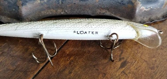 Vintage REBEL Plastic Fishing Lure Floaterw Box Marked 201 Tackle