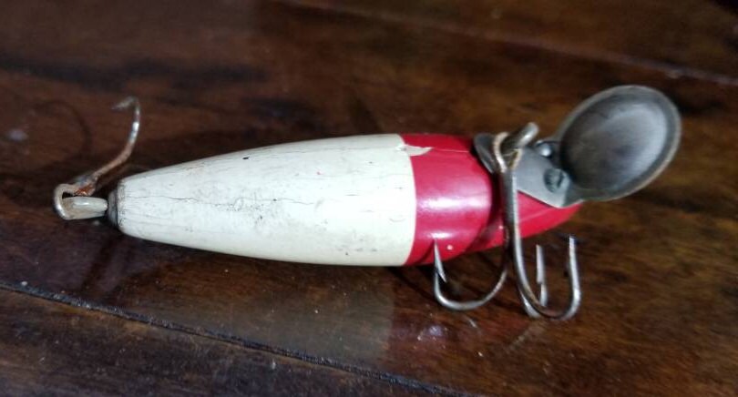 Vintage PAW PAW Possibly Unmarked Wood Fishing Lure red Arrowhead