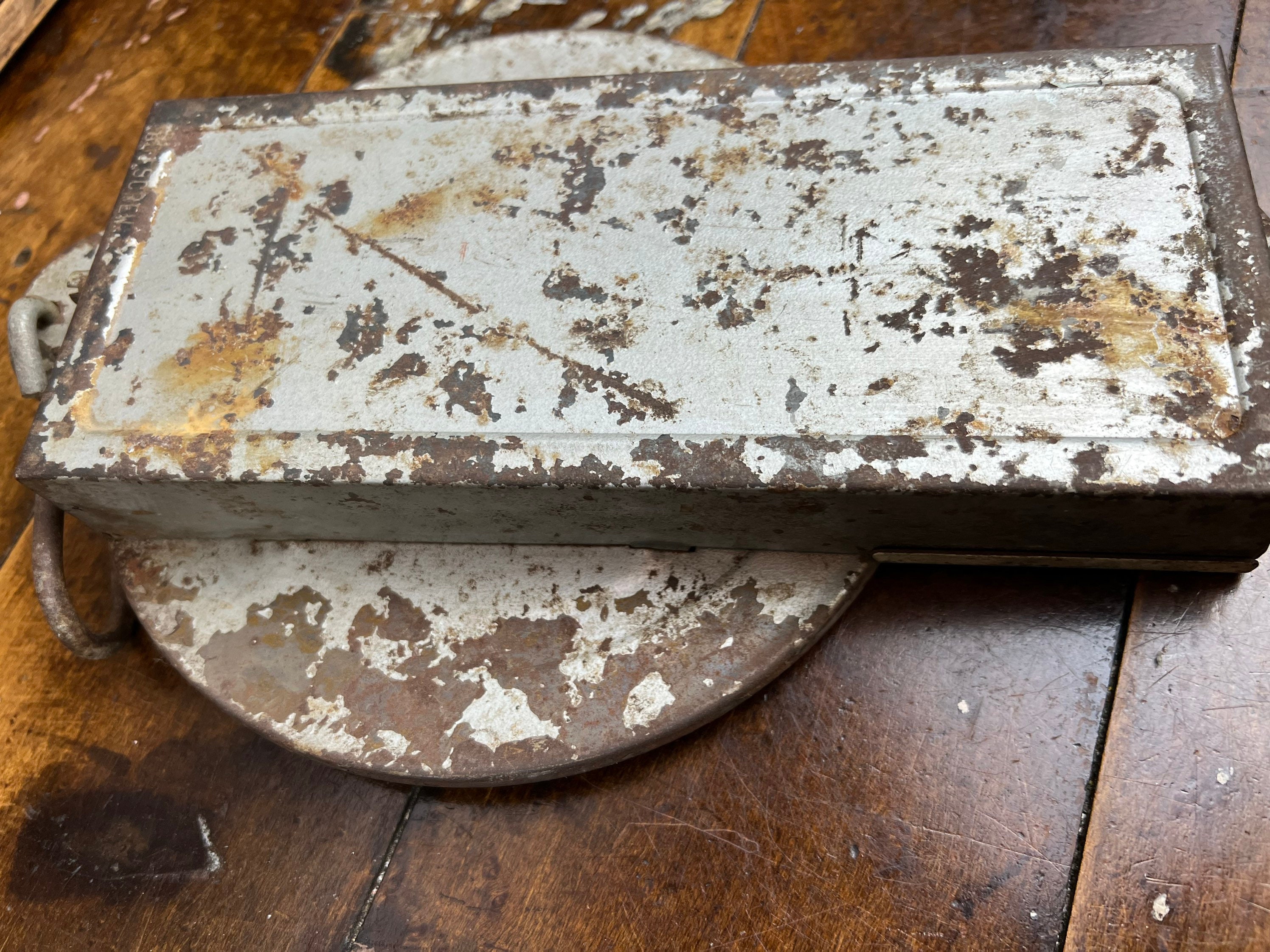 アンティークPurina Feed Saver Cow Culler 餌入れ