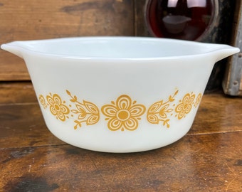 Pyrex BUTTERFLY Gold Round White Casserole Dish 474 B Ovenware 1.5Qt Tan Floral Vintage Cookware Serve Ware Gift For Mom Retro Vibe