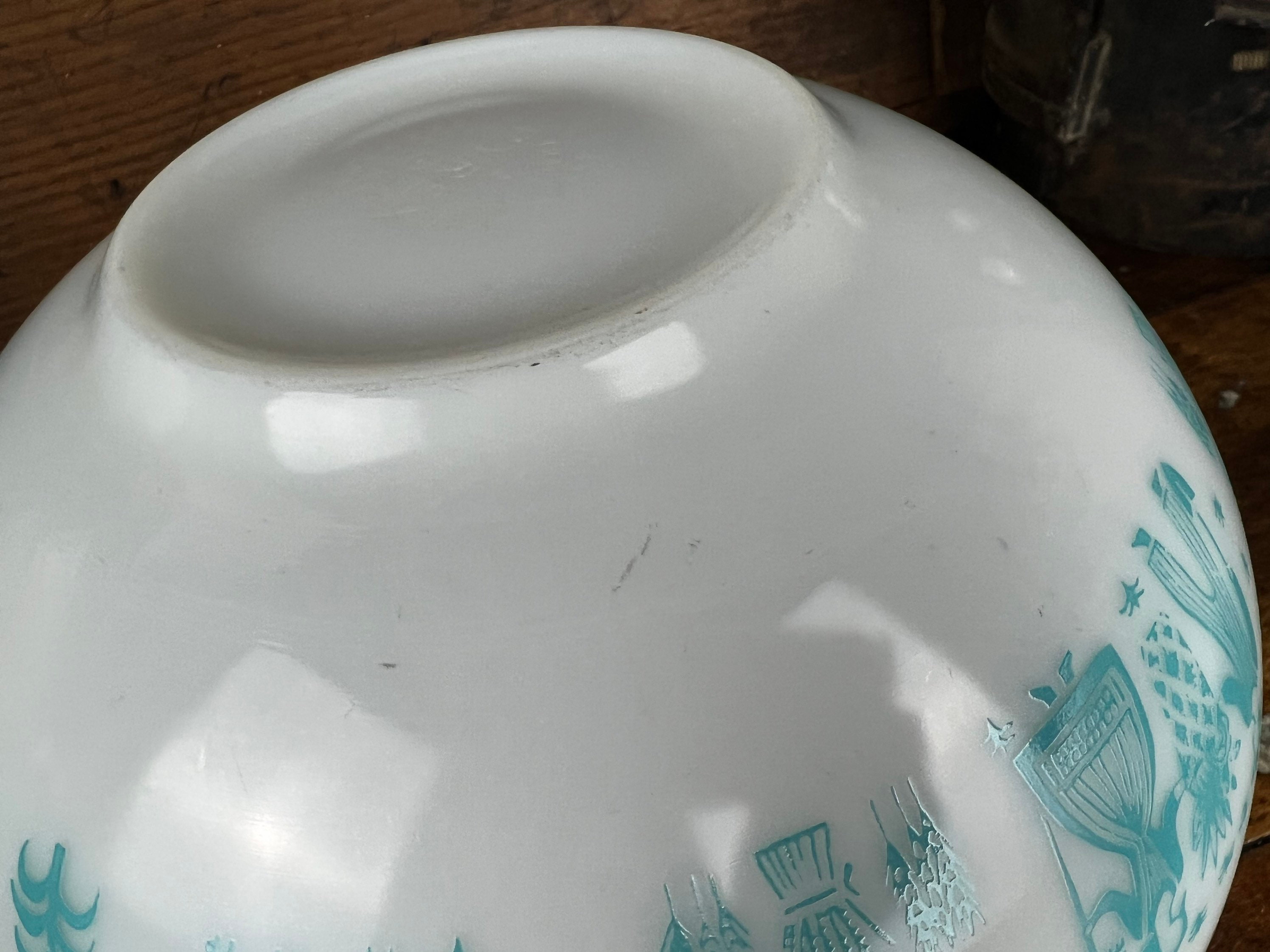 Vintage Pyrex AMISH BUTTERPRINT Cinderella Bowl Set of Four~ White