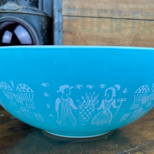 Vintage Pyrex AMISH BUTTERPRINT Cinderella Bowl ~ Large 444 Blue ~ Farmer Corn Motif Casserole Retro Country Kitchen~ Chip or Serving Bowl