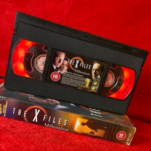 Retro 'X Files' VHS Lamp: Handmade 80s Movie Night Light