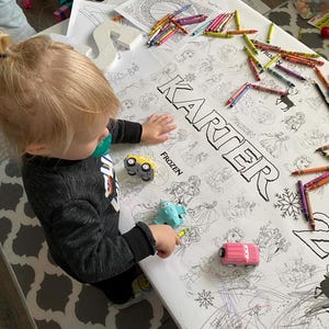 6 x 3 ft Bluey geïnspireerde kleuren tafelloper, gigantische verjaardagsposter, digitaal, gepersonaliseerd, afdrukbaar feestdecor afbeelding 3