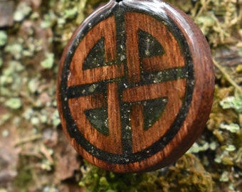 Zwarte toermalijn en shungiet - hematiet - schildknoop - houten hanger - ketting