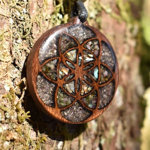 Ciondolo Seme della Vita - Collana con Abalone - Tormalina Arcobaleno - Ciondolo in Legno di Ametista