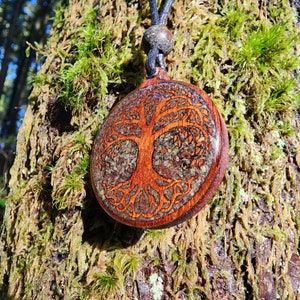 Ciondolo in legno con albero della vita in diaspro sangue di drago - Collana - Versione 2
