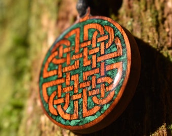 Dara Knot with Malachite - Wood Pendant - Necklace