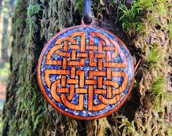 Dara Knot with Lapis Lazuli - Wood Pendant - Necklace