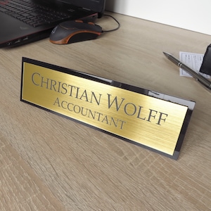 Exekutive Personalisiertes Schreibtisch-Namensschild, individuell graviertes Schreibtischschild, Plakette, Büroschild. Brushed Gold