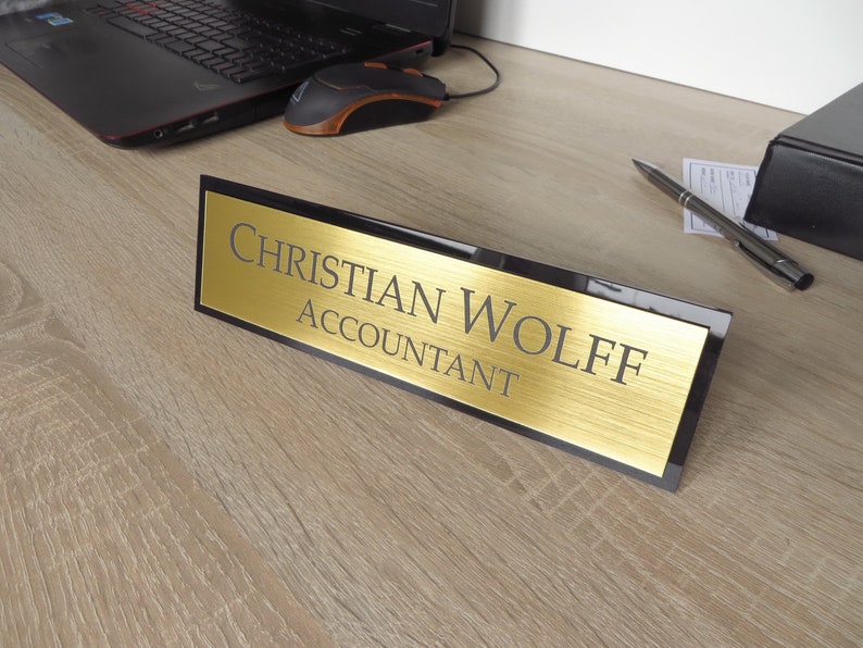 Exekutive Personalisiertes Schreibtisch-Namensschild, individuell graviertes Schreibtischschild, Plakette, Büroschild. Brushed Gold