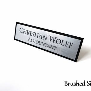 Exekutive Personalisiertes Schreibtisch-Namensschild, individuell graviertes Schreibtischschild, Plakette, Büroschild. Brushed silver