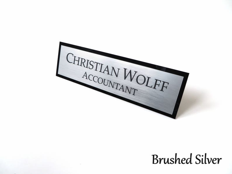 Exekutive Personalisiertes Schreibtisch-Namensschild, individuell graviertes Schreibtischschild, Plakette, Büroschild. Brushed silver