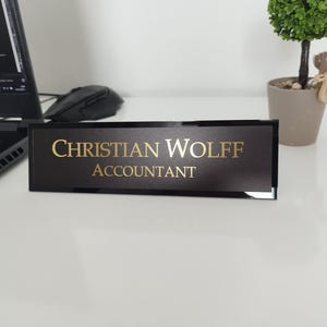 Personalisierte Schreibtisch Namensschild: Individuell graviertes Büro Schild