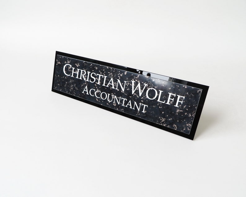 Exekutive Personalisiertes Schreibtisch-Namensschild, individuell graviertes Schreibtischschild, Plakette, Büroschild. Black Granite