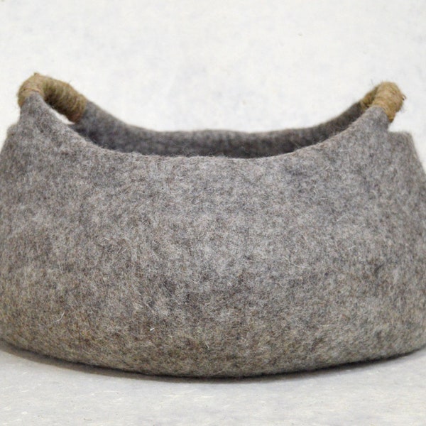 European standard Cat bed / cat house / cat cave / basket felted cat bed Woolen basket for cat soft and cozy