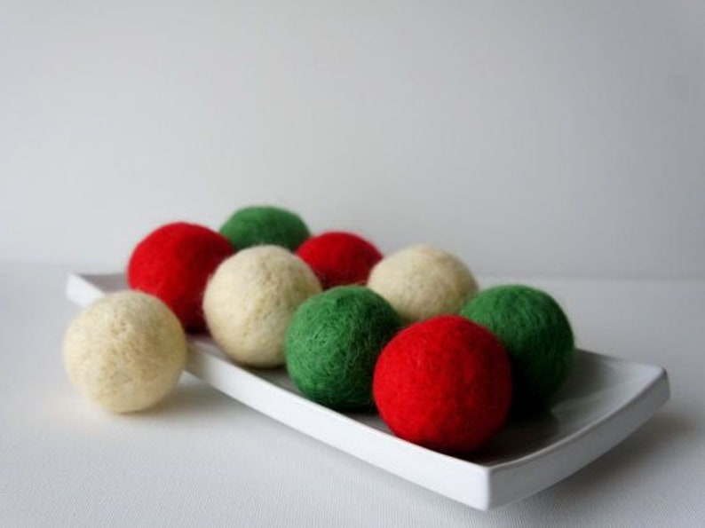 300 Pcs 2 cm Christmas Colors decoration White Red Green Pom Pom Felt Balls handmade