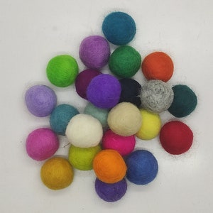 Décoration pour sapin de Noël mélangée 25 couleurs 2 cm Pom Poms en feutre Guirlande de pompons en perles de laine, livraison gratuite